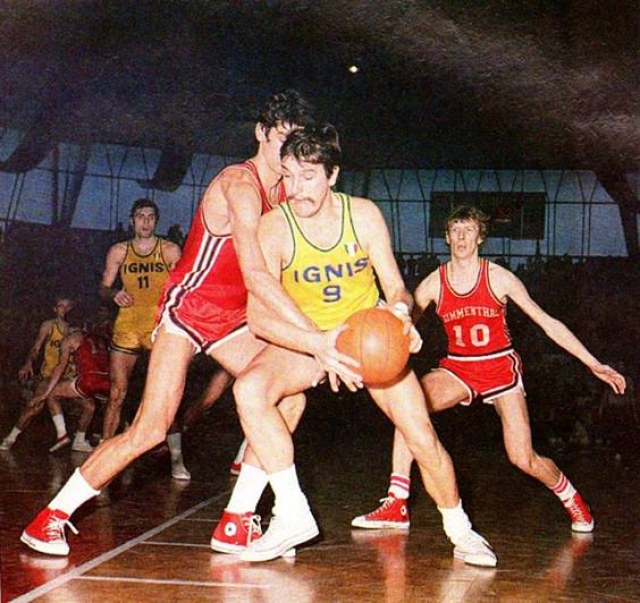 Un classico Ignis-Simmenthal: si riconoscono Meneghin, Bariviera, Vittori e Cerioni.